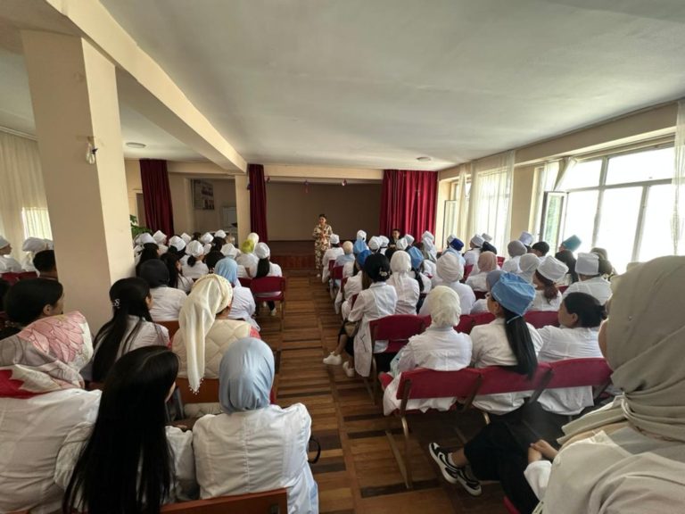 1-курстун студенттери менен жолугушуу