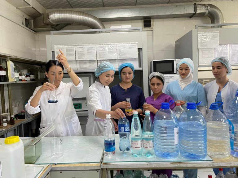 Студенты Ошского Медицинского Колледжа отделения “Лабораторная диагностика “,группы 3л прошли Предквалификационную практику по дисциплинам МКЛИ,МИКРОБИОЛОГИЯ